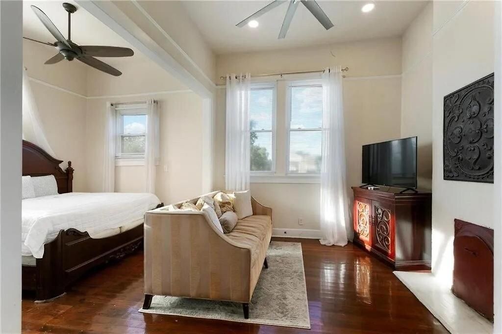 Modern 4br Retreat Walk To Downtown Apartment