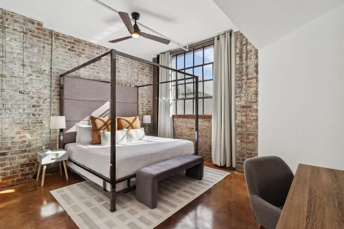 Apartment Stylish Industrial Loft In Warehouse District