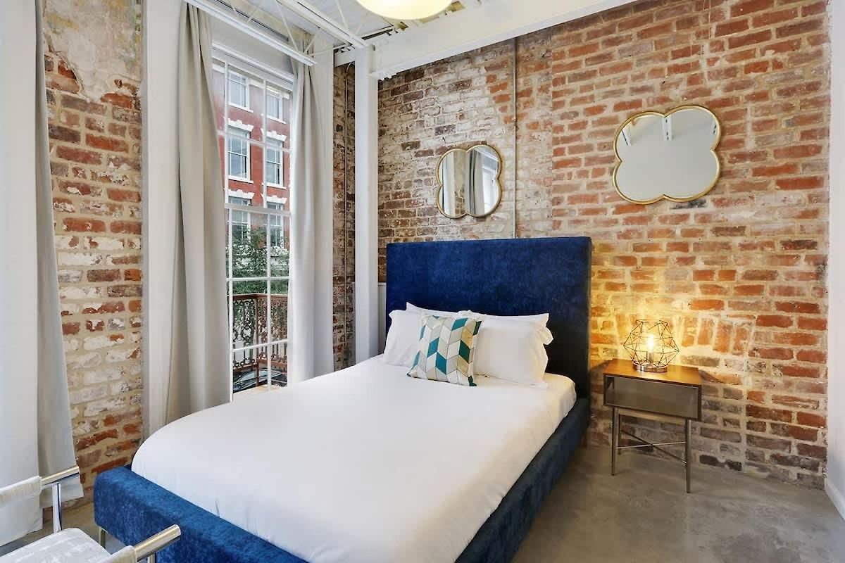 Modern One Bedroom With Balcony Apartment *