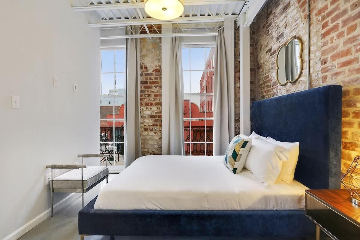 Modern One Bedroom With Balcony New Orleans
