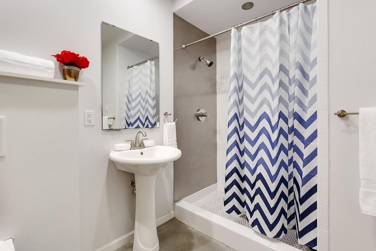 Modern One Bedroom With Balcony Apartment New Orleans