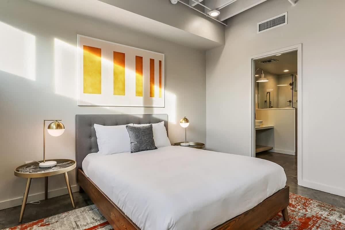 Apartment Luxury Two Bedroom Penthouse *