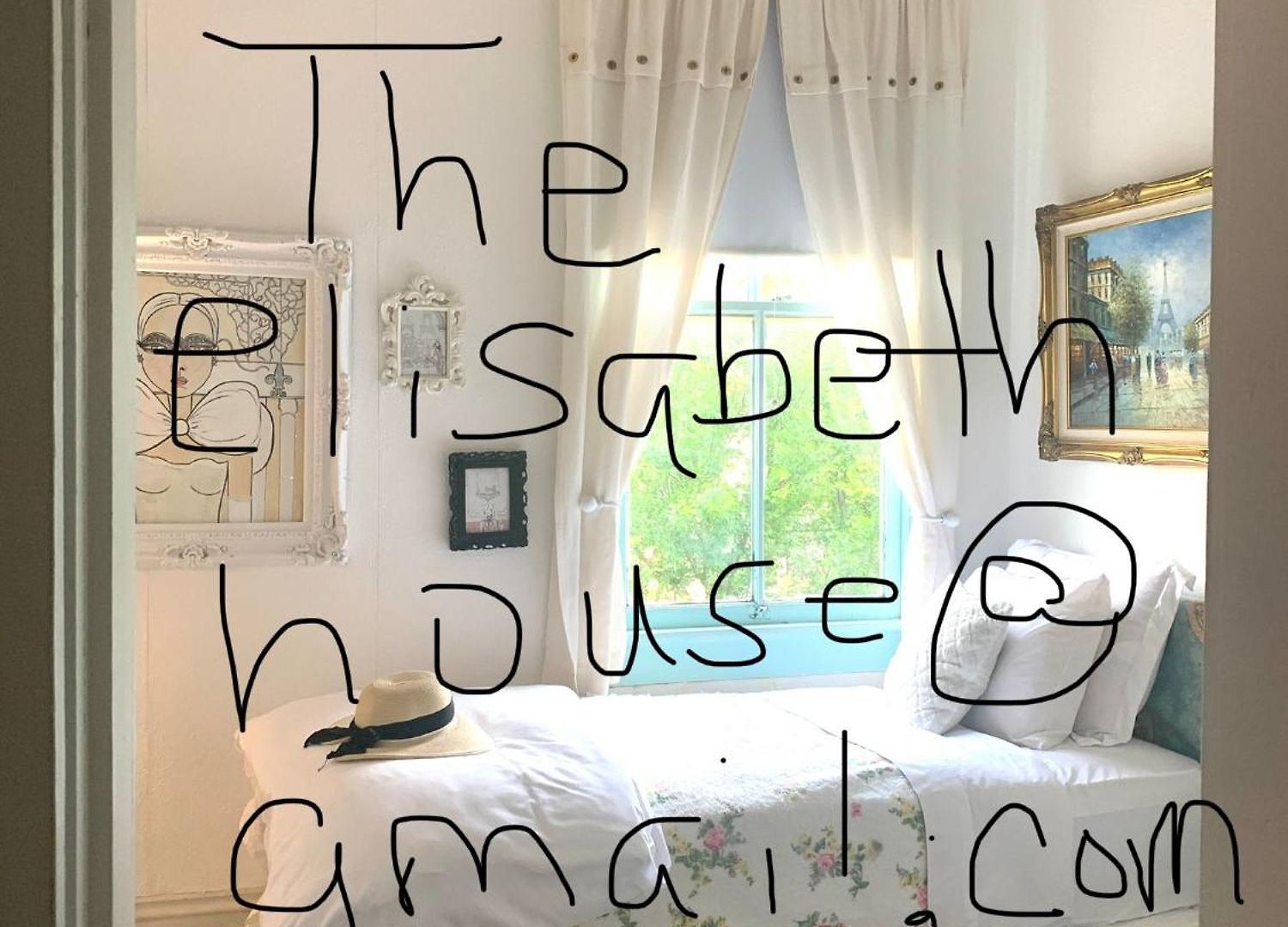 Apartment 3br Gorgeous Paris Penthouse Sleeps 5 W Balcony, Fq, Streetcar!!