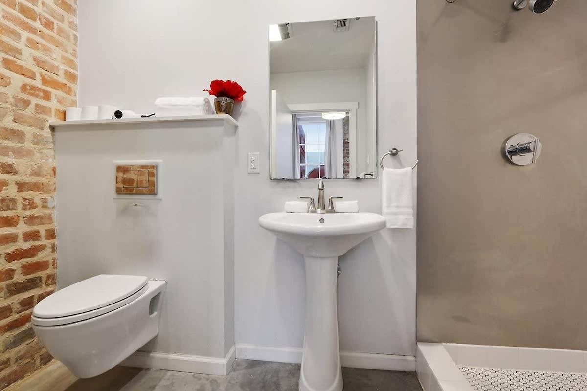 Apartment Modern One Bedroom With Balcony