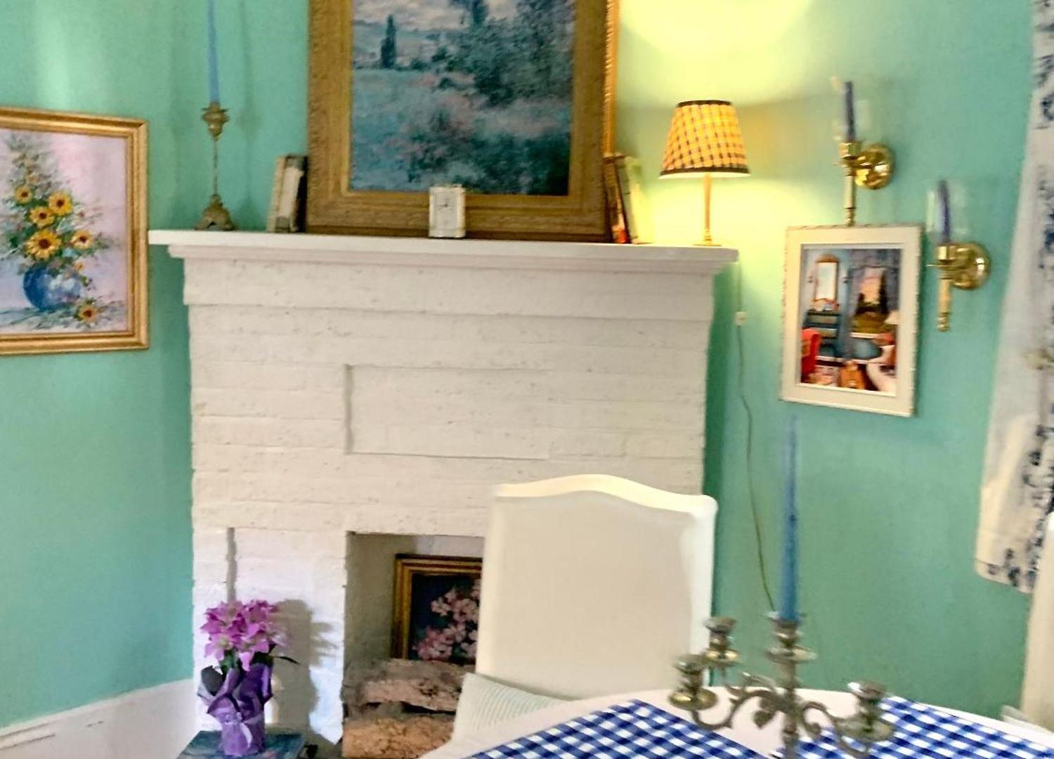 Apartment 3br Gorgeous Paris Penthouse Sleeps 5 W Balcony, Fq, Streetcar!!