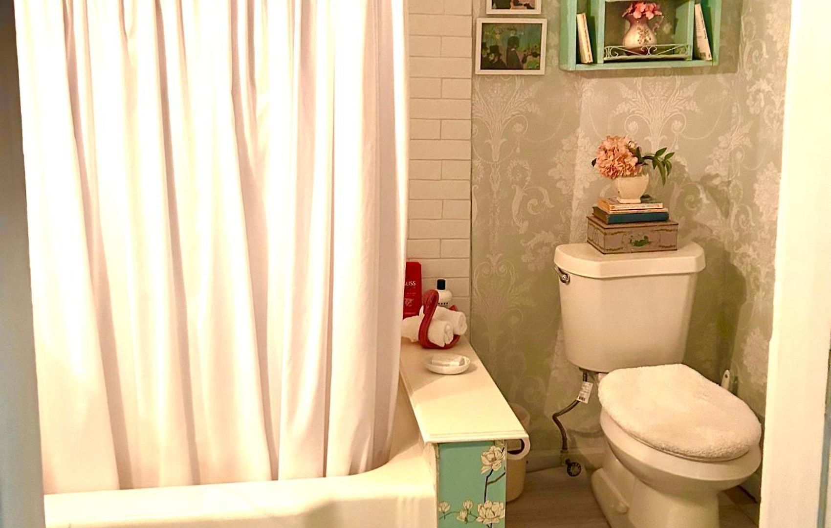 3br Gorgeous Paris Penthouse Sleeps 5 W Balcony, Fq, Streetcar!! New Orleans