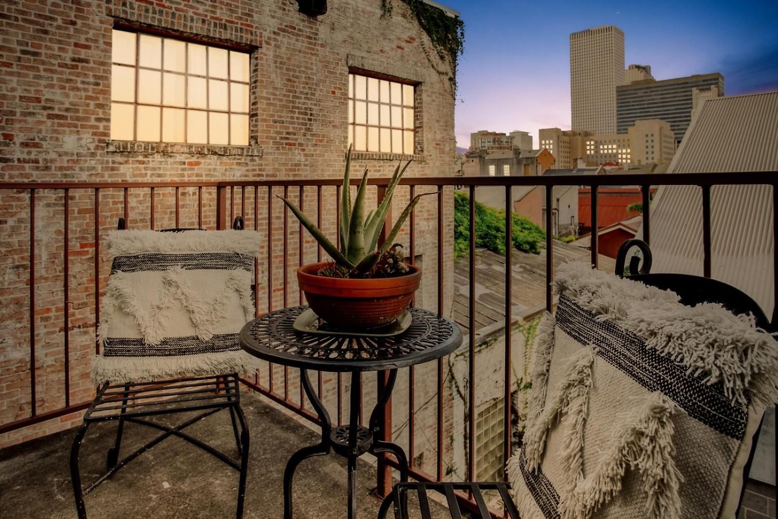 Apartment Warehouse District Lovely One Bedroom And Den