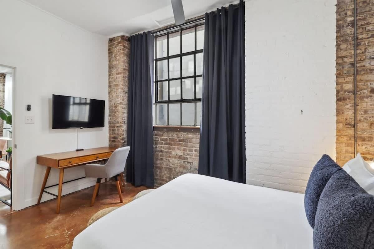 Apartment Stylish Industrial Loft In Warehouse District New Orleans