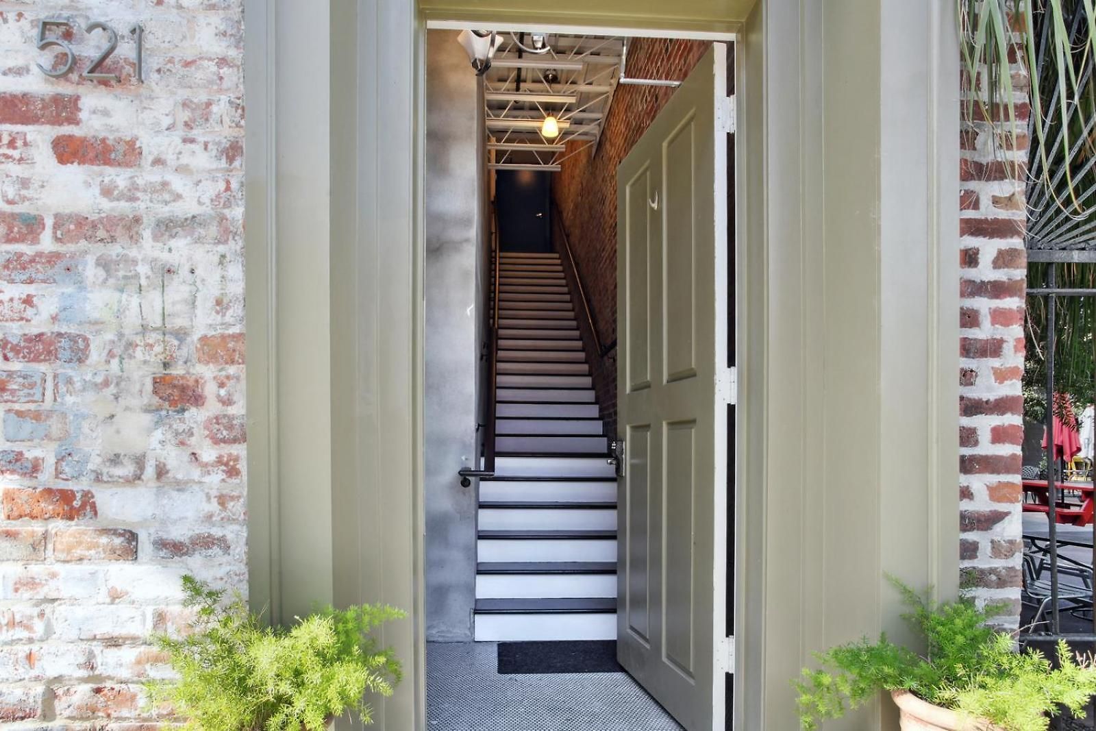 Warehouse District Lovely One Bedroom And Den Apartment