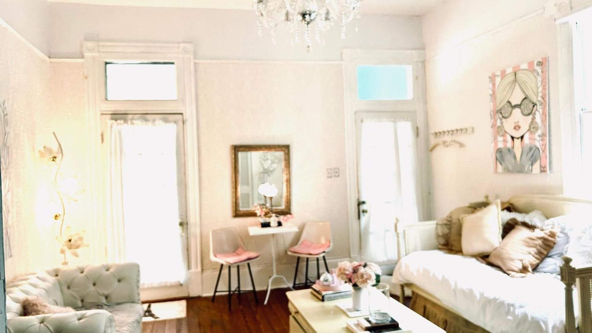 Apartment 3br Gorgeous Paris Penthouse Sleeps 5 W Balcony, Fq, Streetcar!! New Orleans