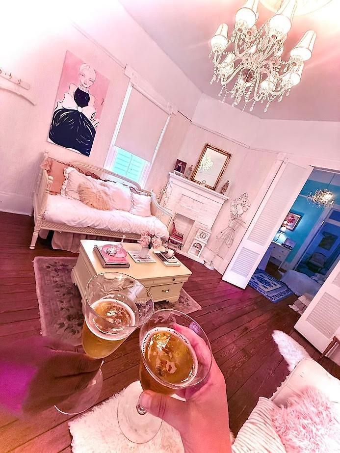 3br Gorgeous Paris Penthouse Sleeps 5 W Balcony, Fq, Streetcar!! Apartment