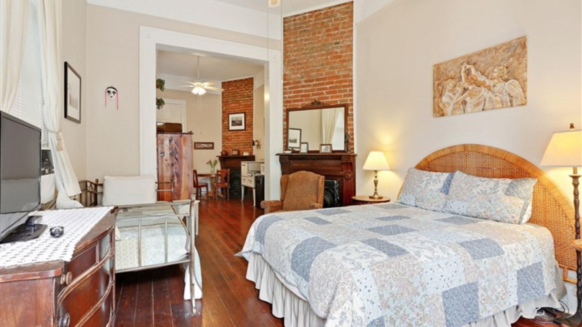 Bed & Breakfast Garden District