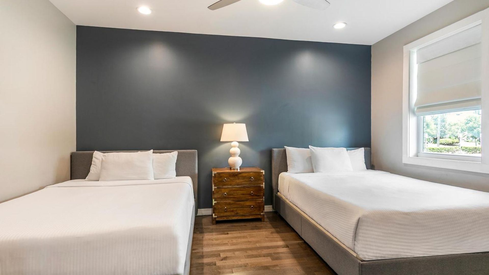 Holiday home Stunning 4 Bedroom Townhouse In Mid