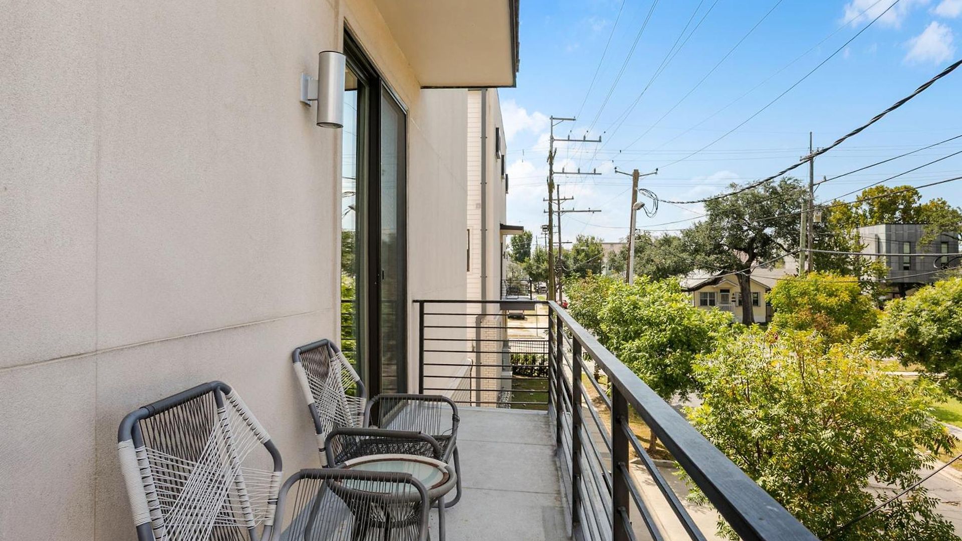 Spacious 4br W Pool & Parking !!!