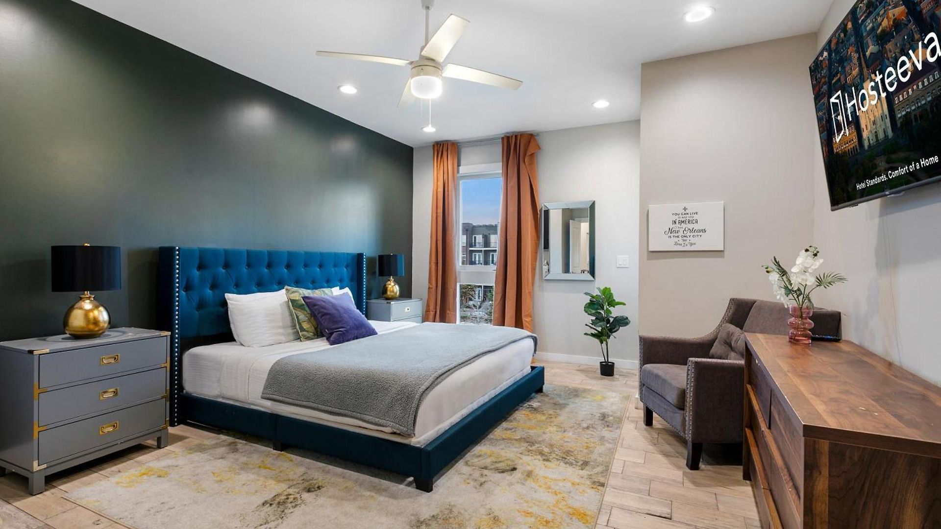 Luxury 3-story W Pool & Parking Garage Holiday home