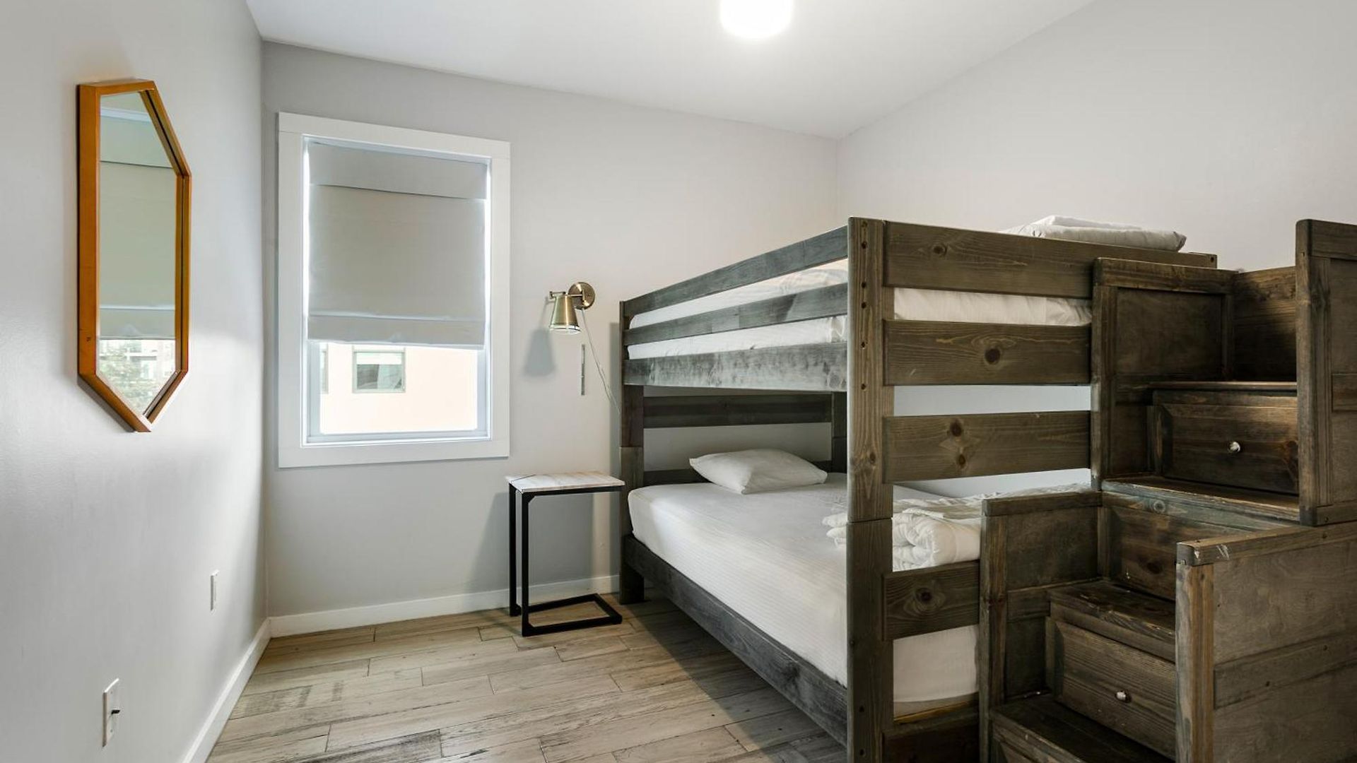 Newly Renovated 3 Story W Pool, Garage & Balconies New Orleans