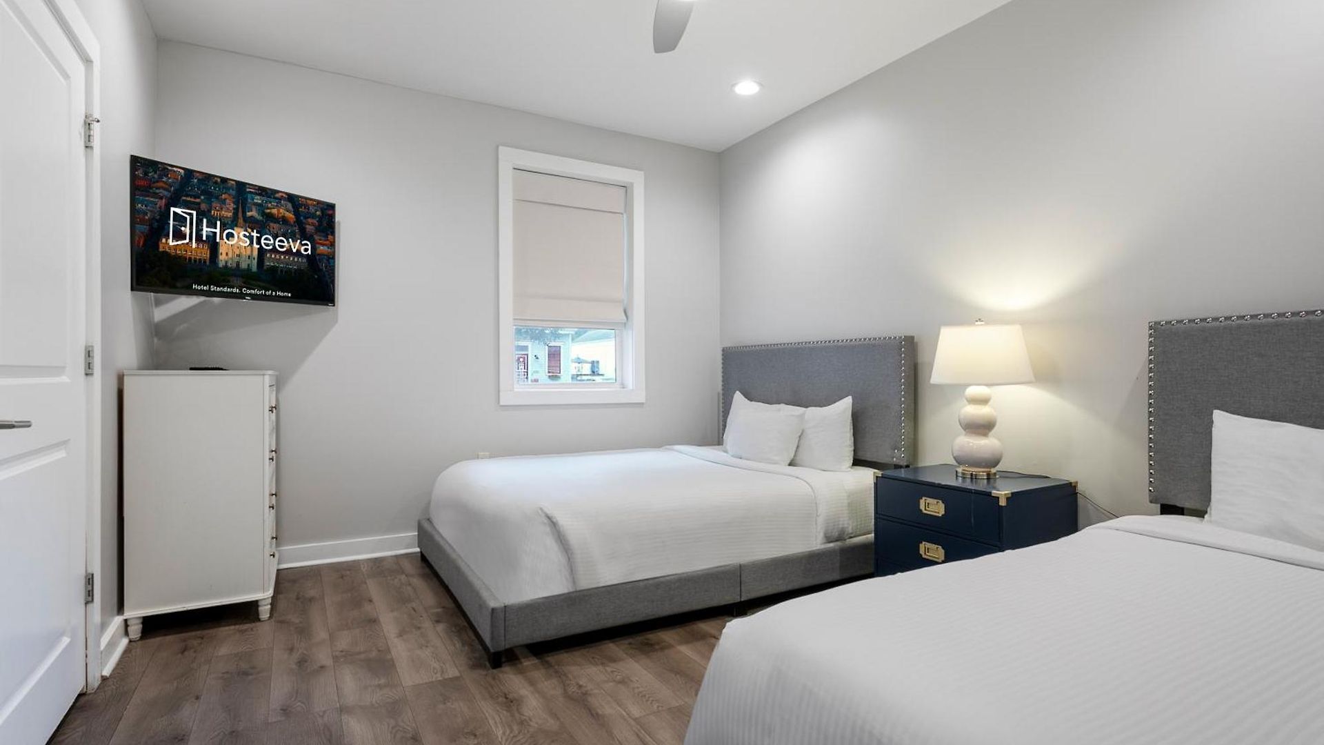 Newly Renovated 3 Story W Pool, Garage & Balconies Holiday home *