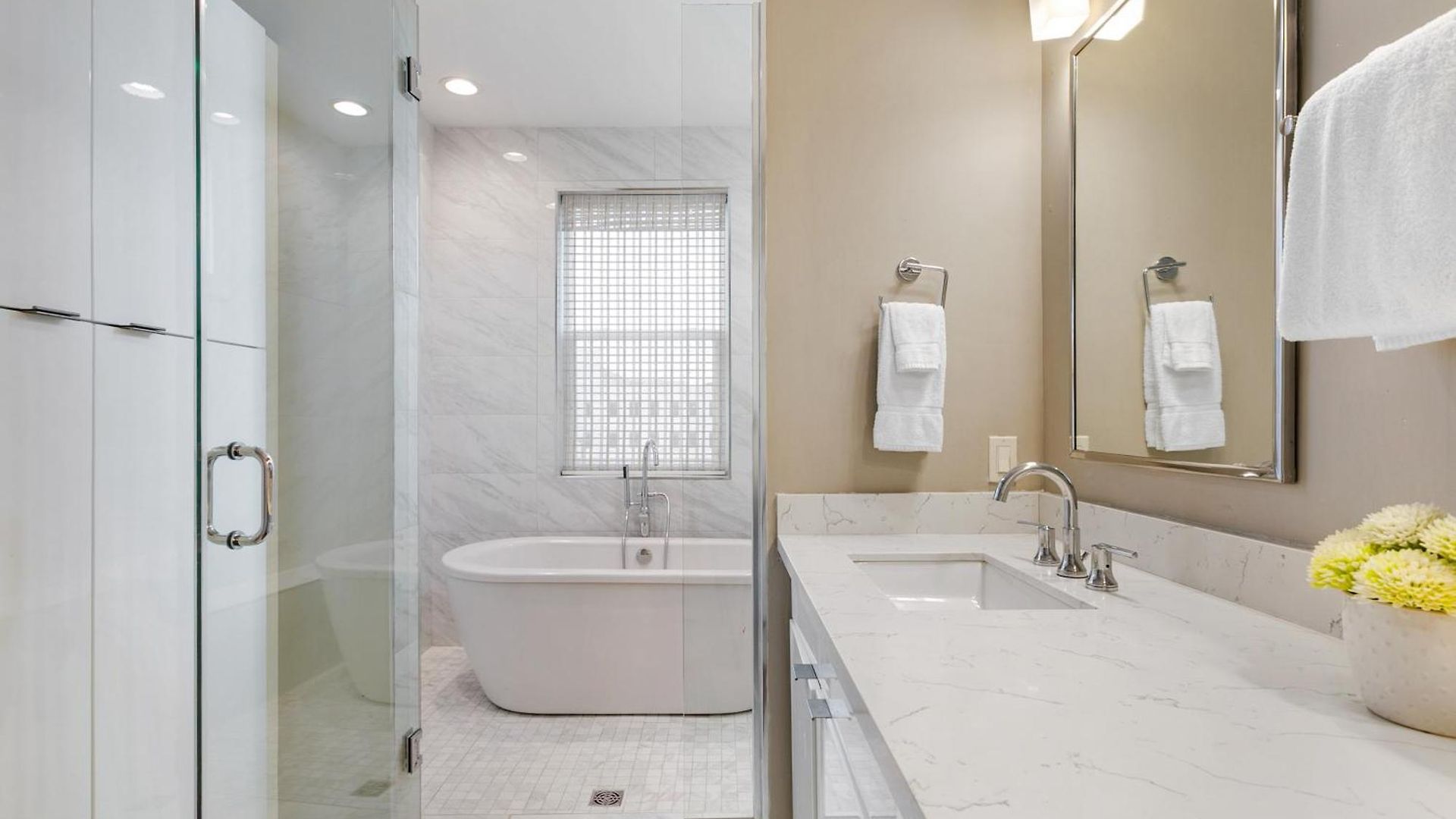 Holiday home Luxury 3-story W Pool & Parking Garage