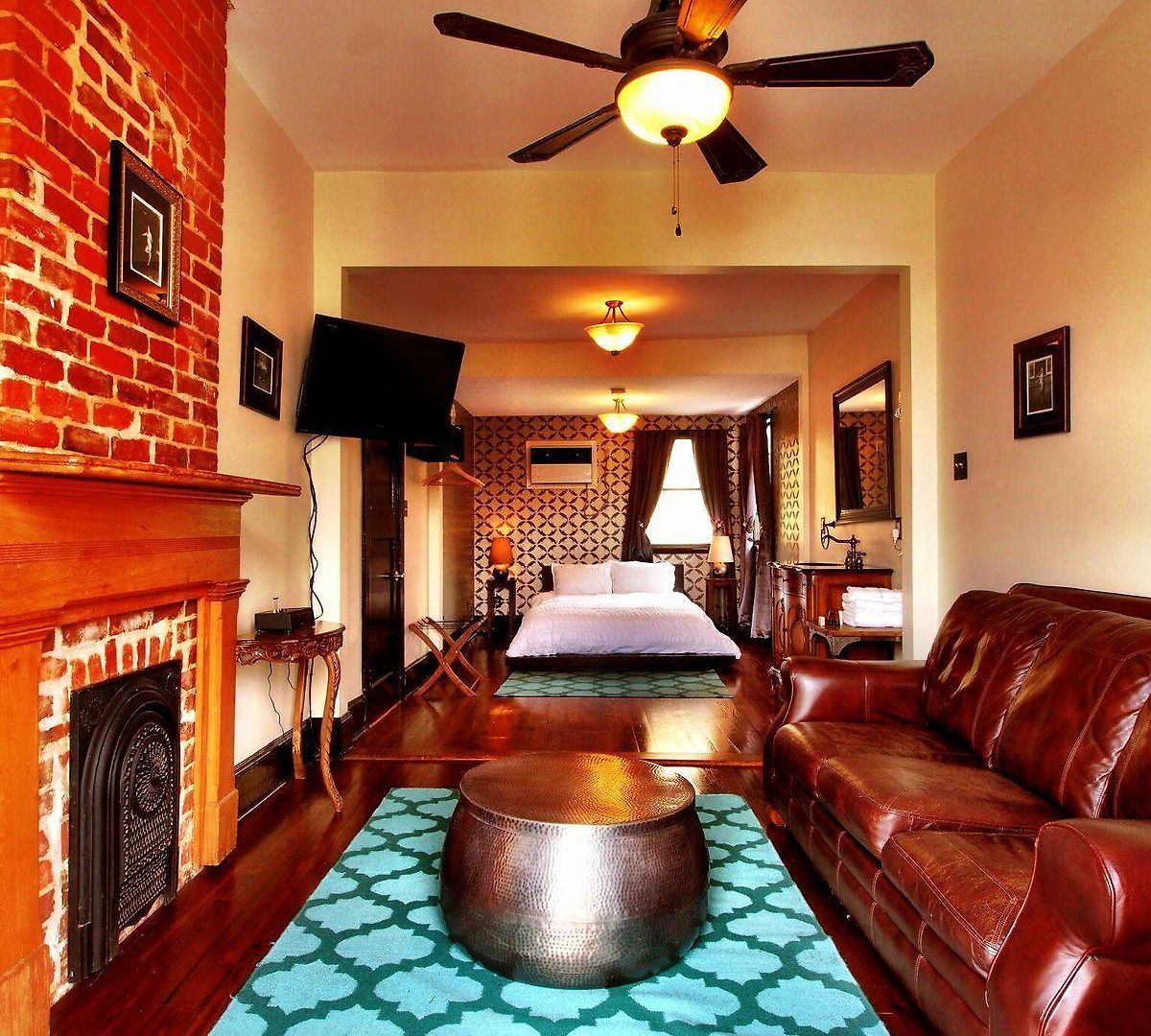 Royal Street Inn & Bar 3*