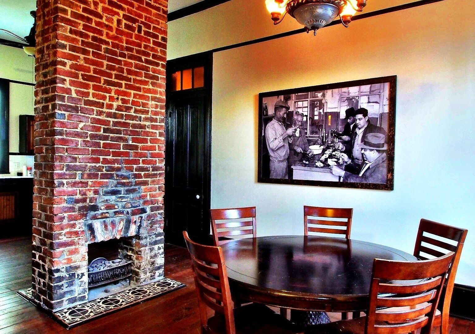 Royal Street Inn & Bar