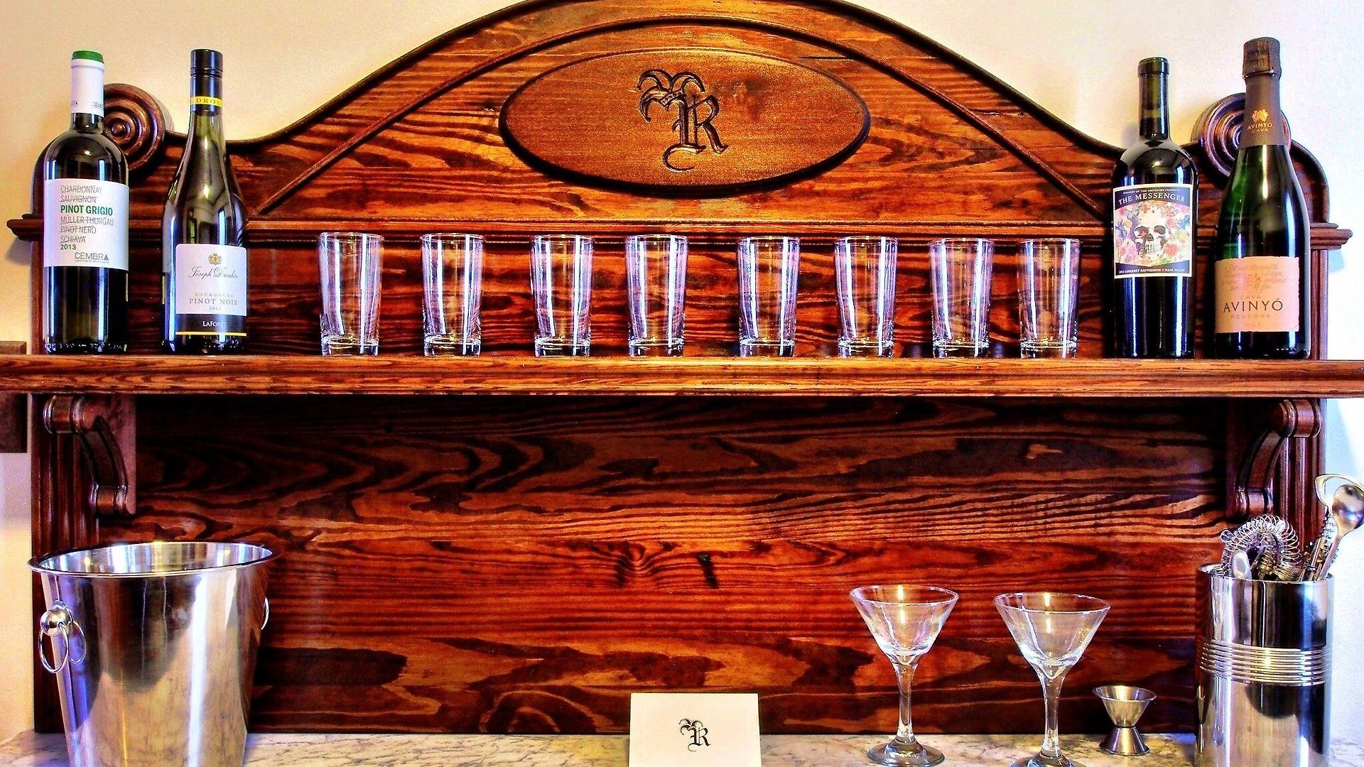 Royal Street Inn & Bar