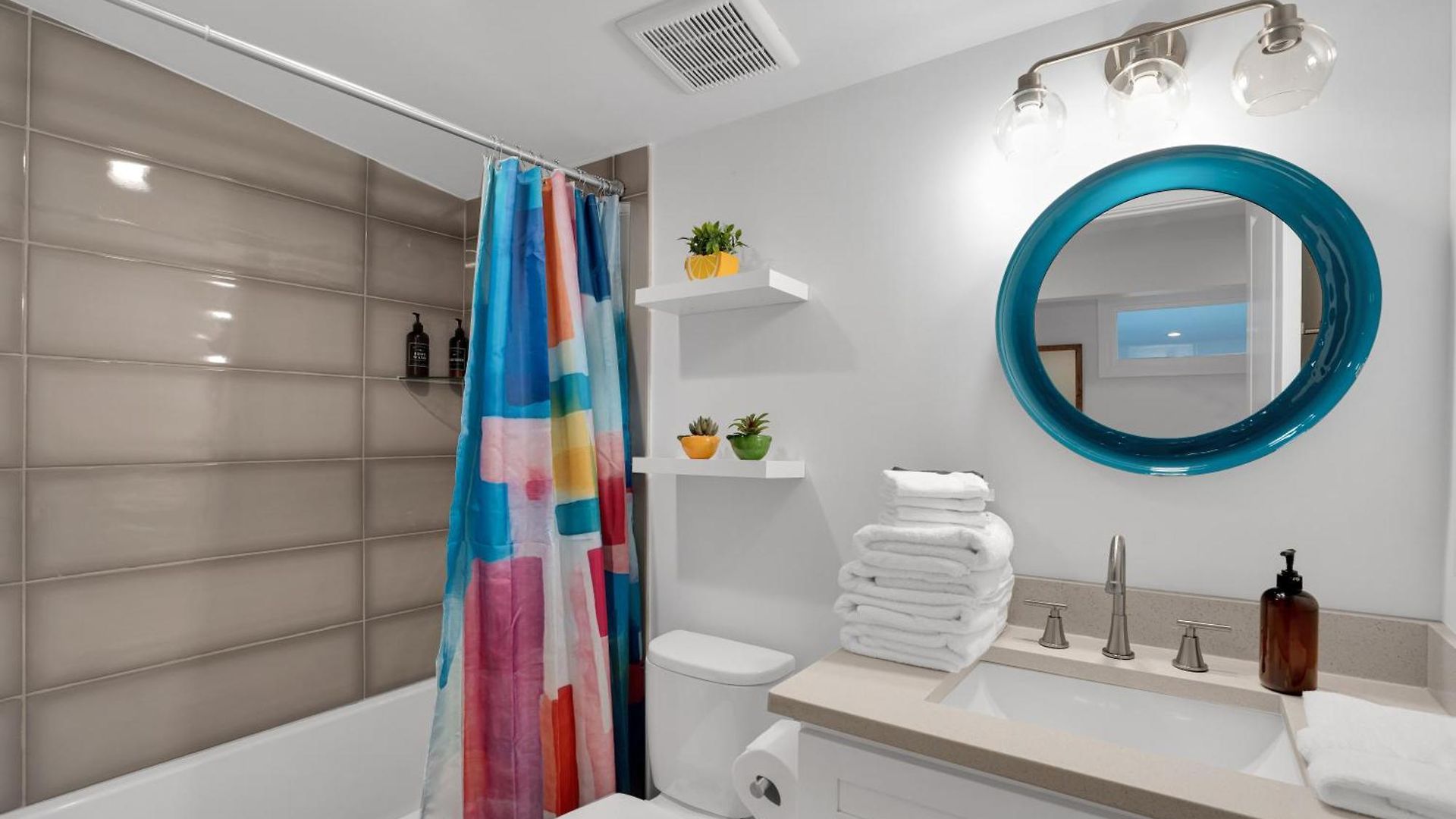 Modern Loft Near French Quarter W Free Parking *