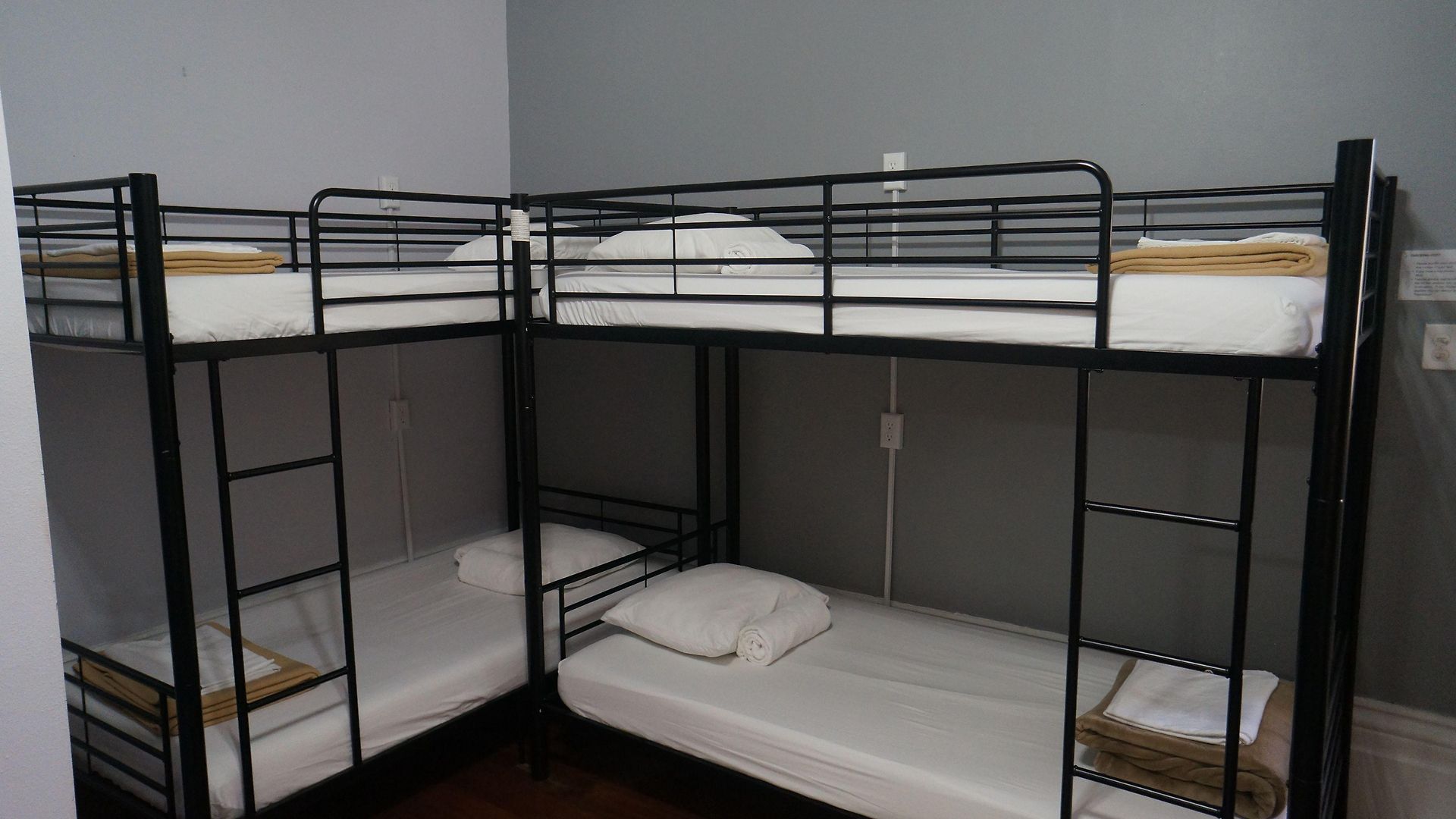 Hostel Auberge Nola *