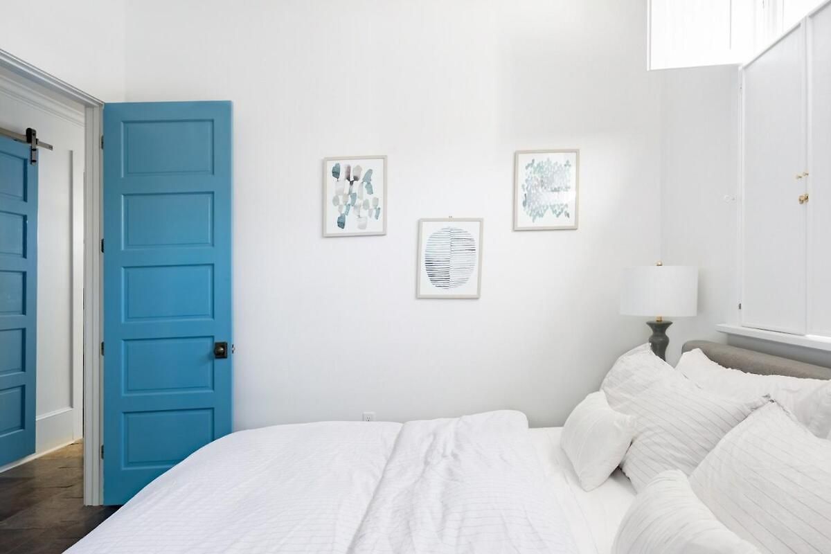 Fabulous 4 Bath Historic Bakery Holiday home *