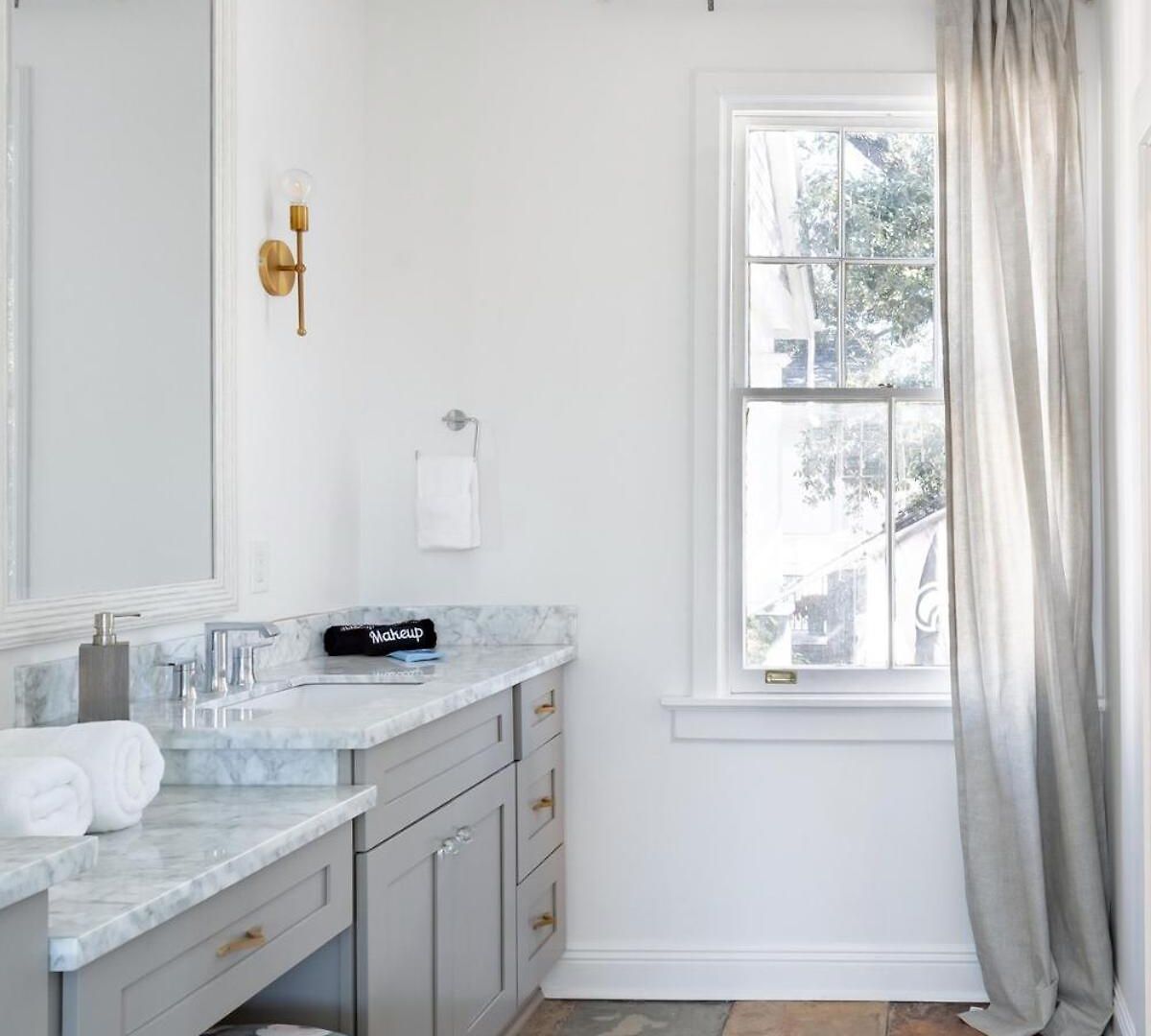 Fabulous 4 Bath Historic Bakery Holiday home