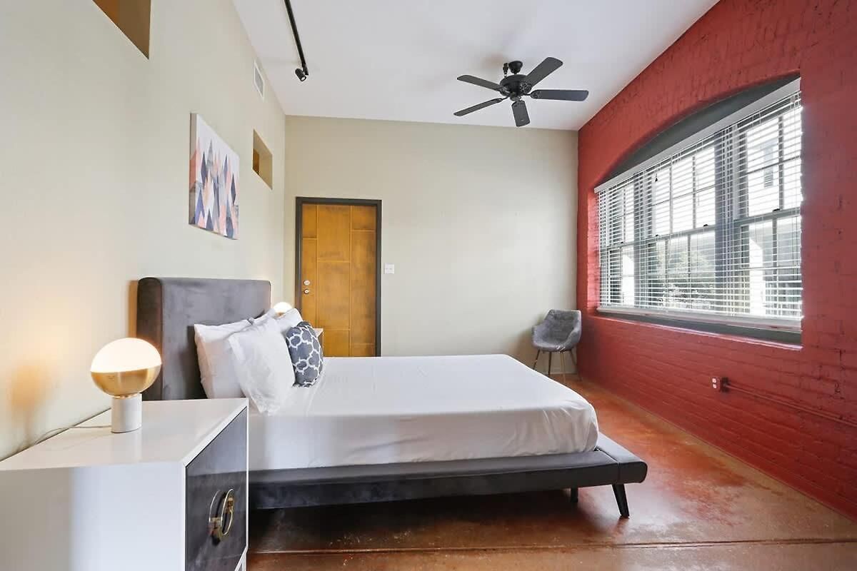 Apartment Group Getaway - 2 Modern 3br-2ba Warehouse Flats - 6 Bedrooms & 4 Baths Total *