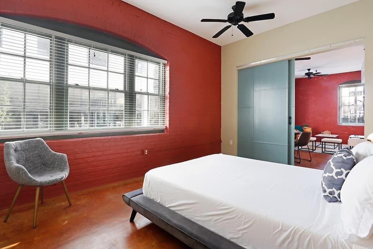 Apartment Group Getaway - 2 Modern 3br-2ba Warehouse Flats - 6 Bedrooms & 4 Baths Total