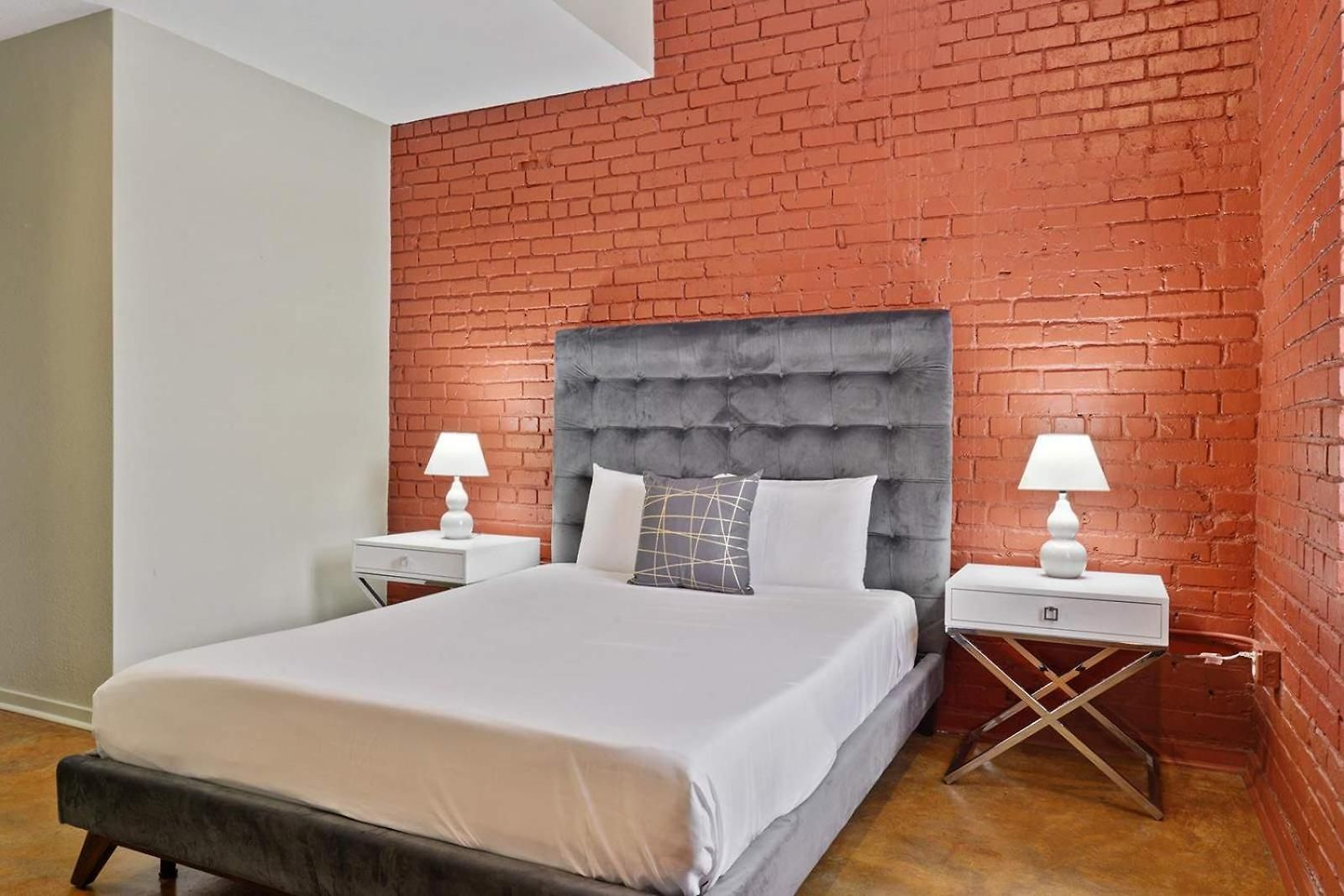 Group Getaway - 2 Modern 3br-2ba Warehouse Flats - 6 Bedrooms & 4 Baths Total *