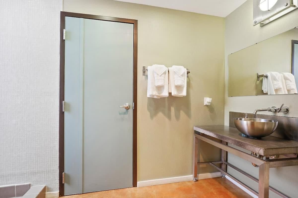 Group Getaway - 2 Modern 3br-2ba Warehouse Flats - 6 Bedrooms & 4 Baths Total New Orleans
