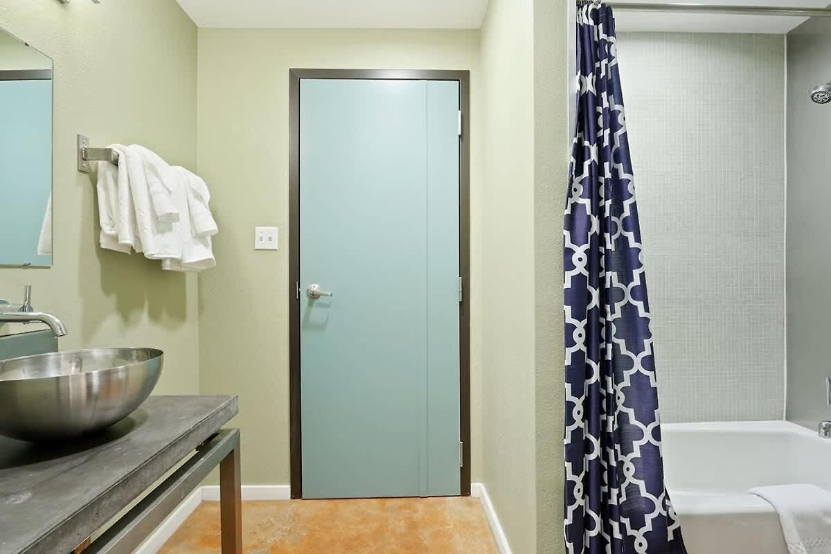 Group Getaway - 2 Modern 3br-2ba Warehouse Flats - 6 Bedrooms & 4 Baths Total New Orleans