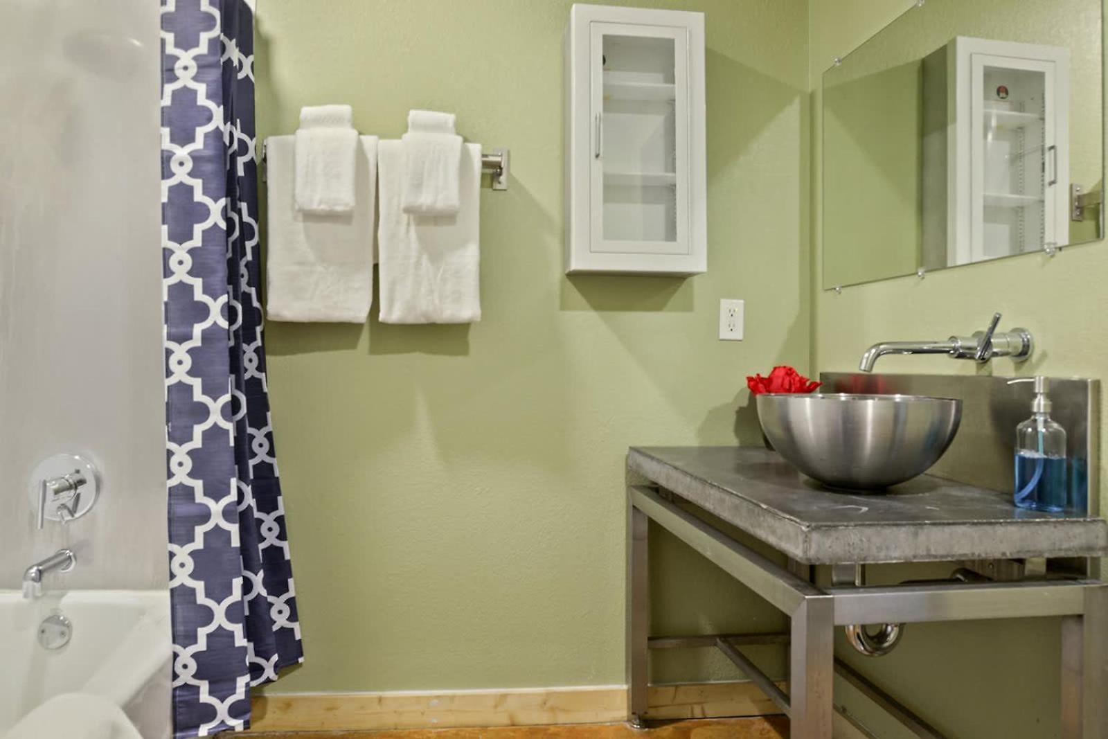 Apartment Group Getaway - 2 Modern 3br-2ba Warehouse Flats - 6 Bedrooms & 4 Baths Total New Orleans