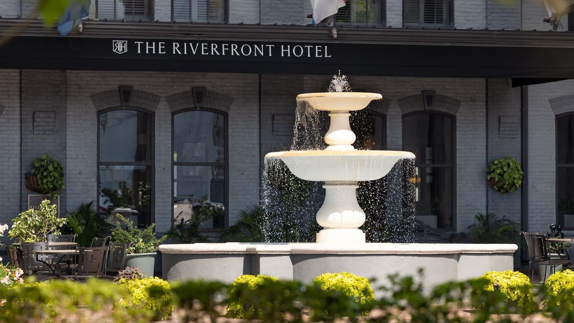 The Riverfront 4*