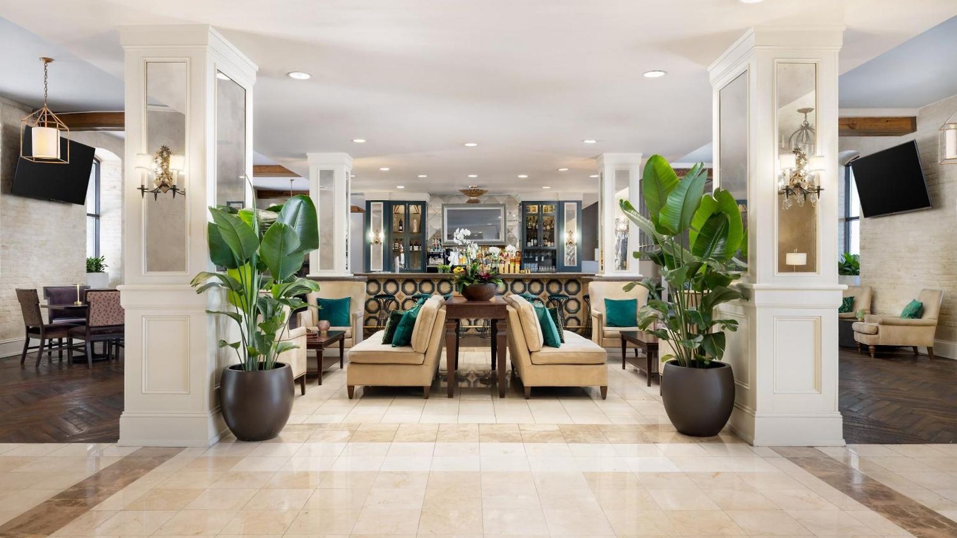 Hotel The Riverfront 4*