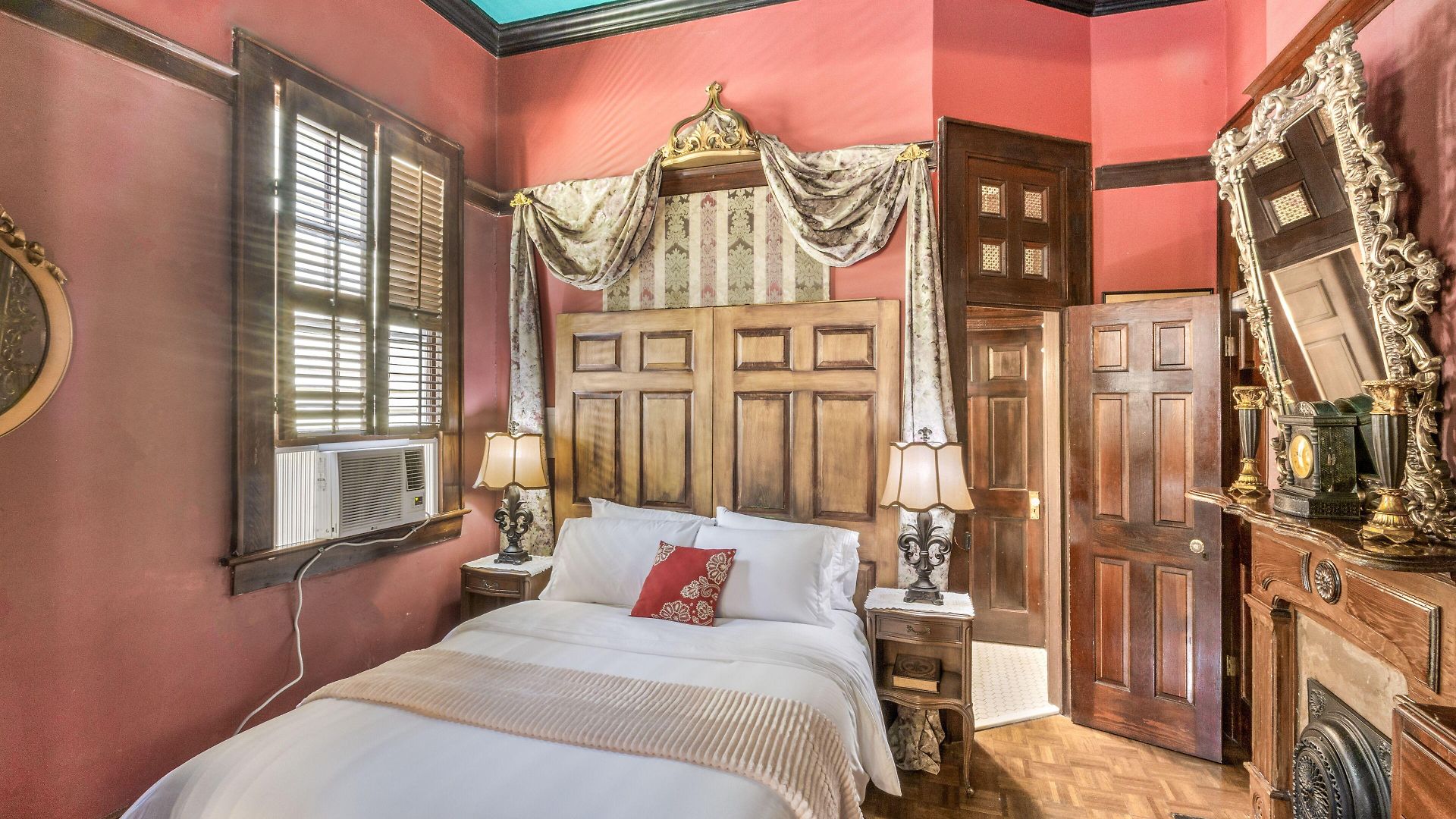 Royal Barracks Hotel 3*