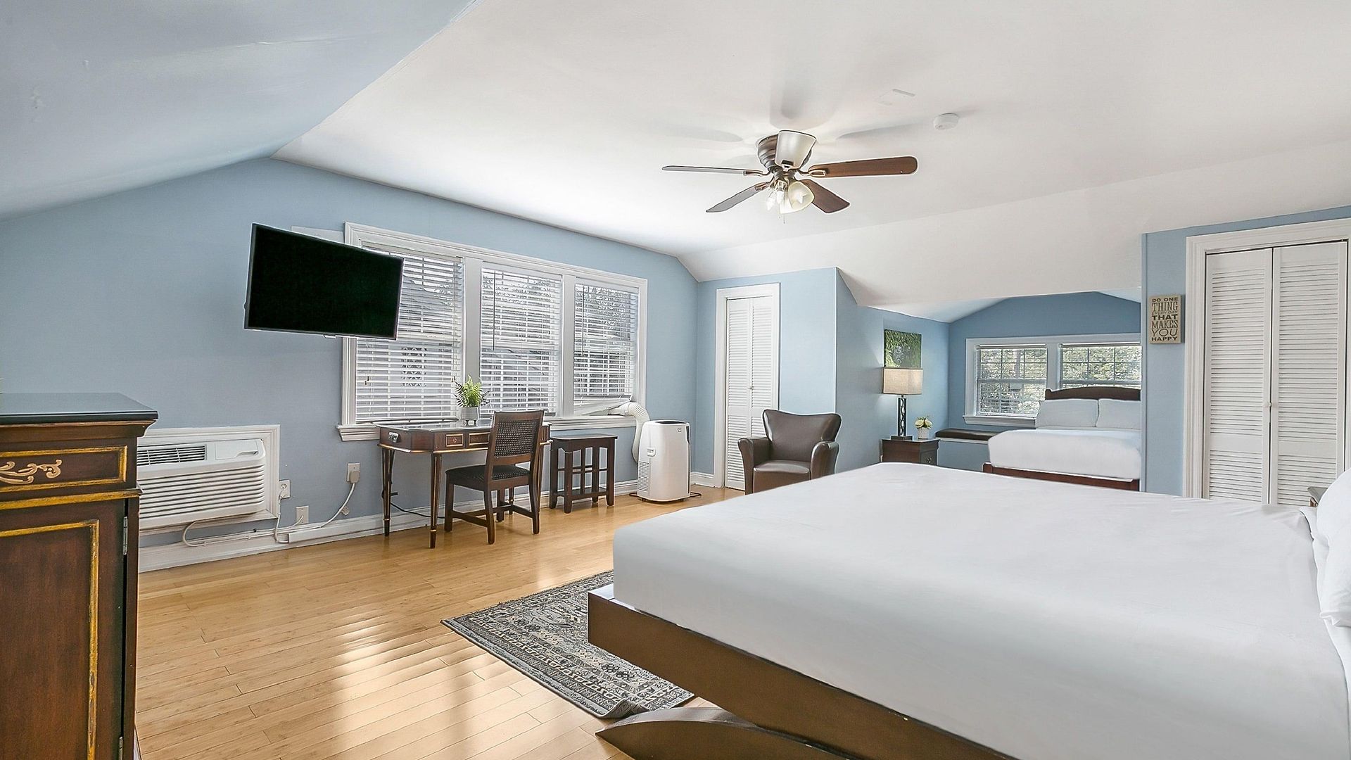 Comfortable Rooms Near All Nola Hot Spots *