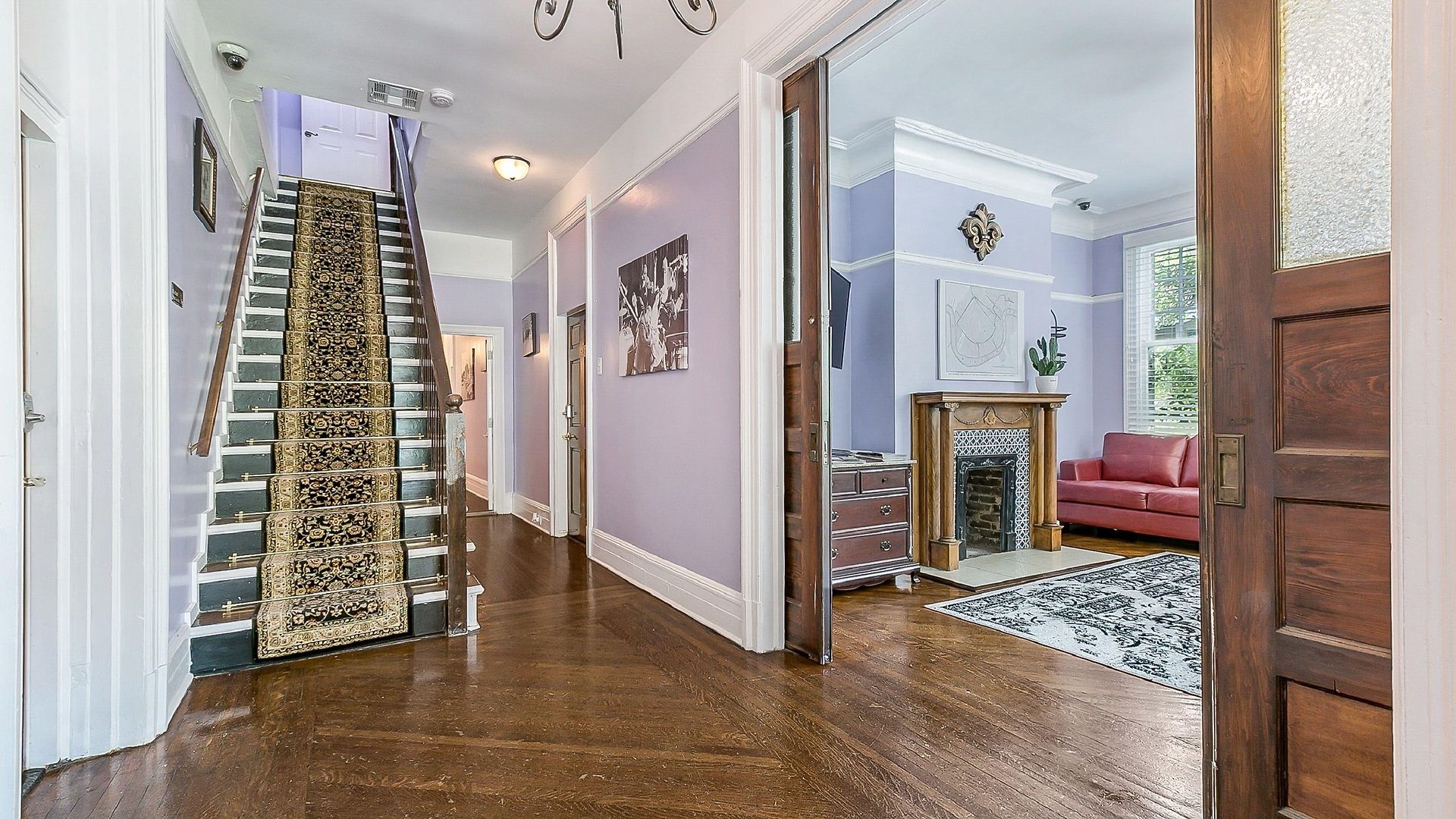 Comfortable Rooms Near All Nola Hot Spots *