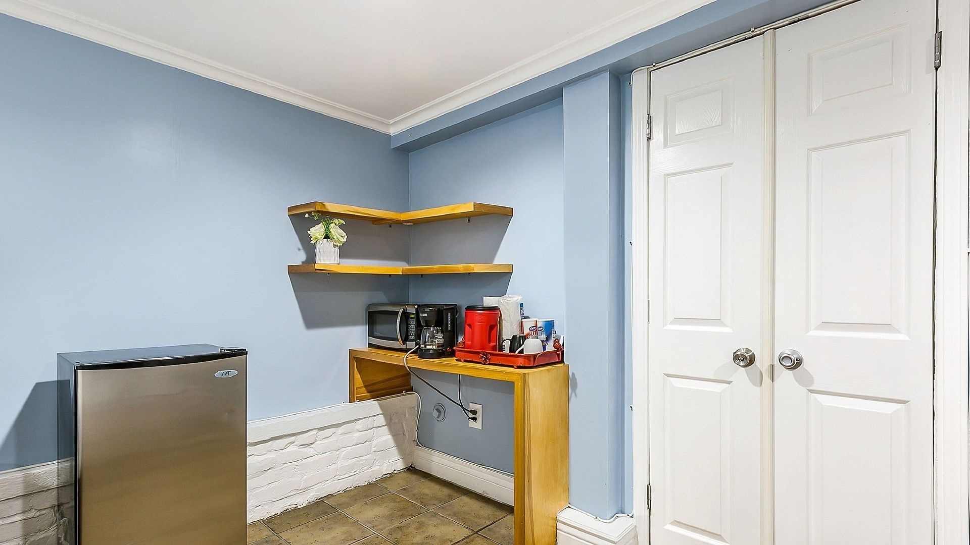 Comfortable Rooms Near All Nola Hot Spots *