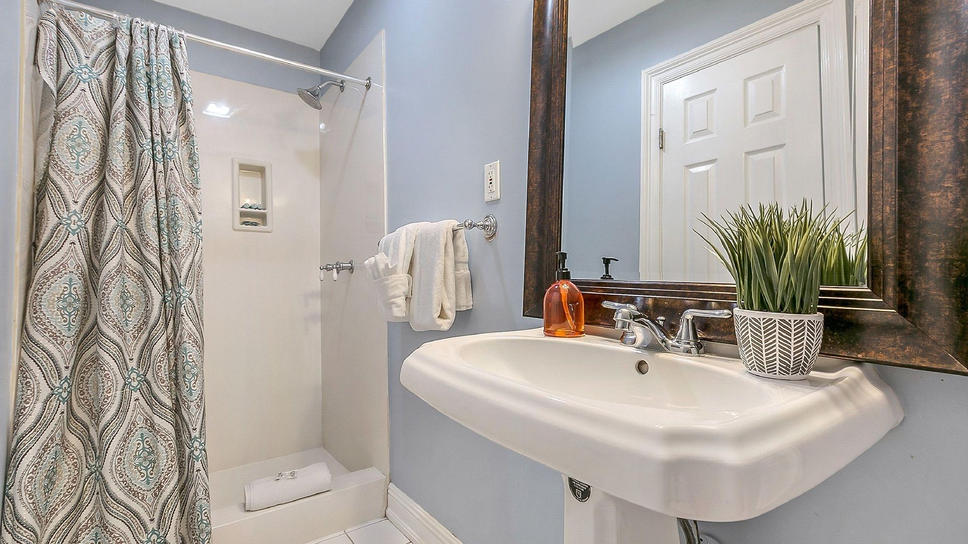 Comfortable Rooms Near All Nola Hot Spots * New Orleans
