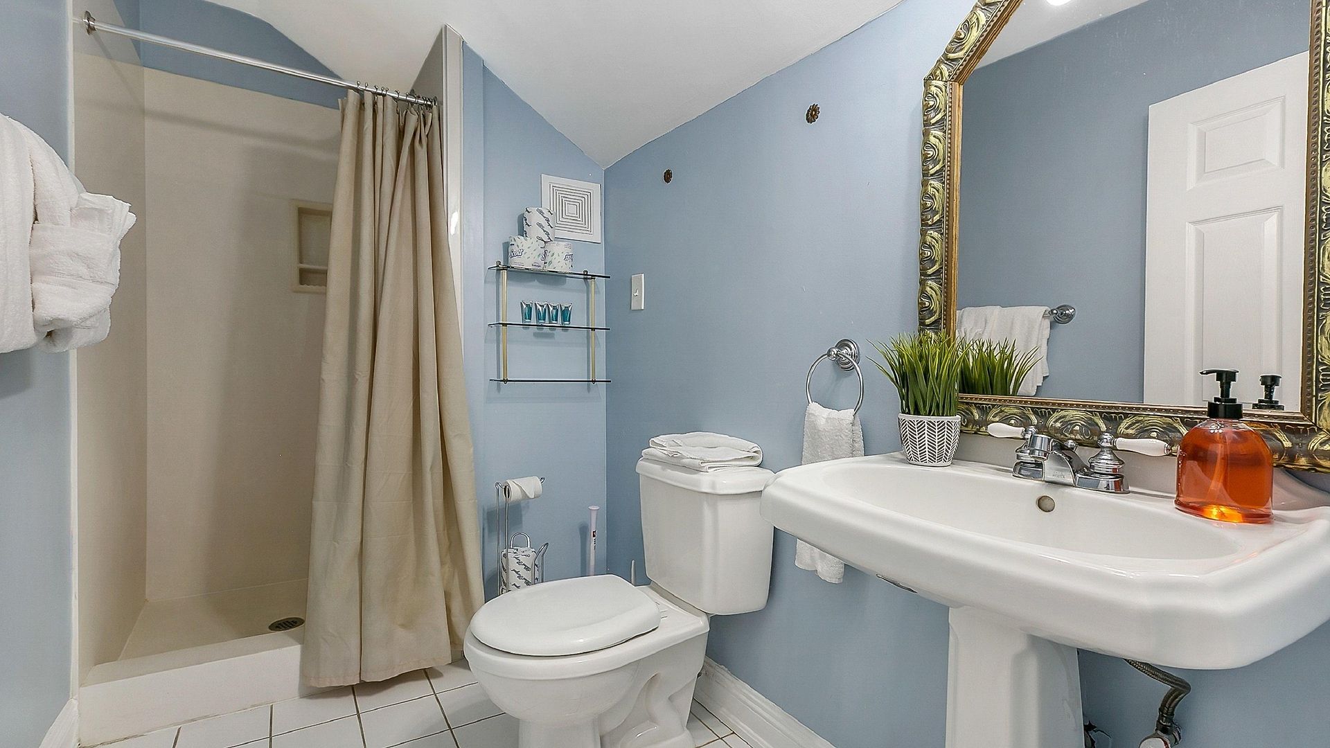 Apartment Comfortable Rooms Near All Nola Hot Spots