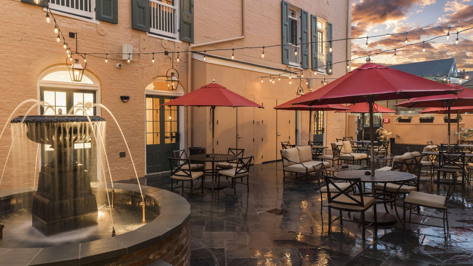 Royal Frenchmen And Bar Hotel