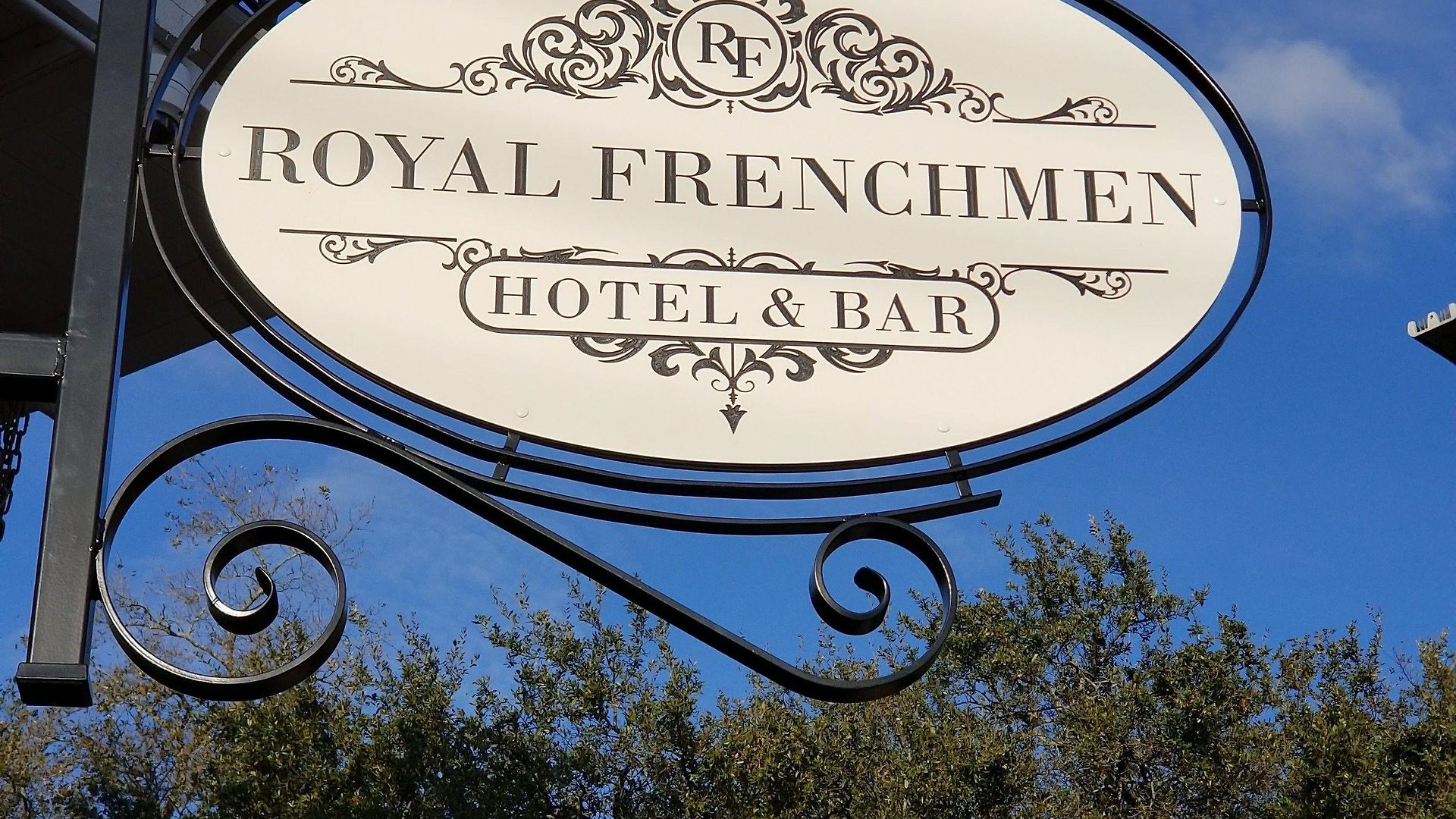 Royal Frenchmen And Bar Hotel