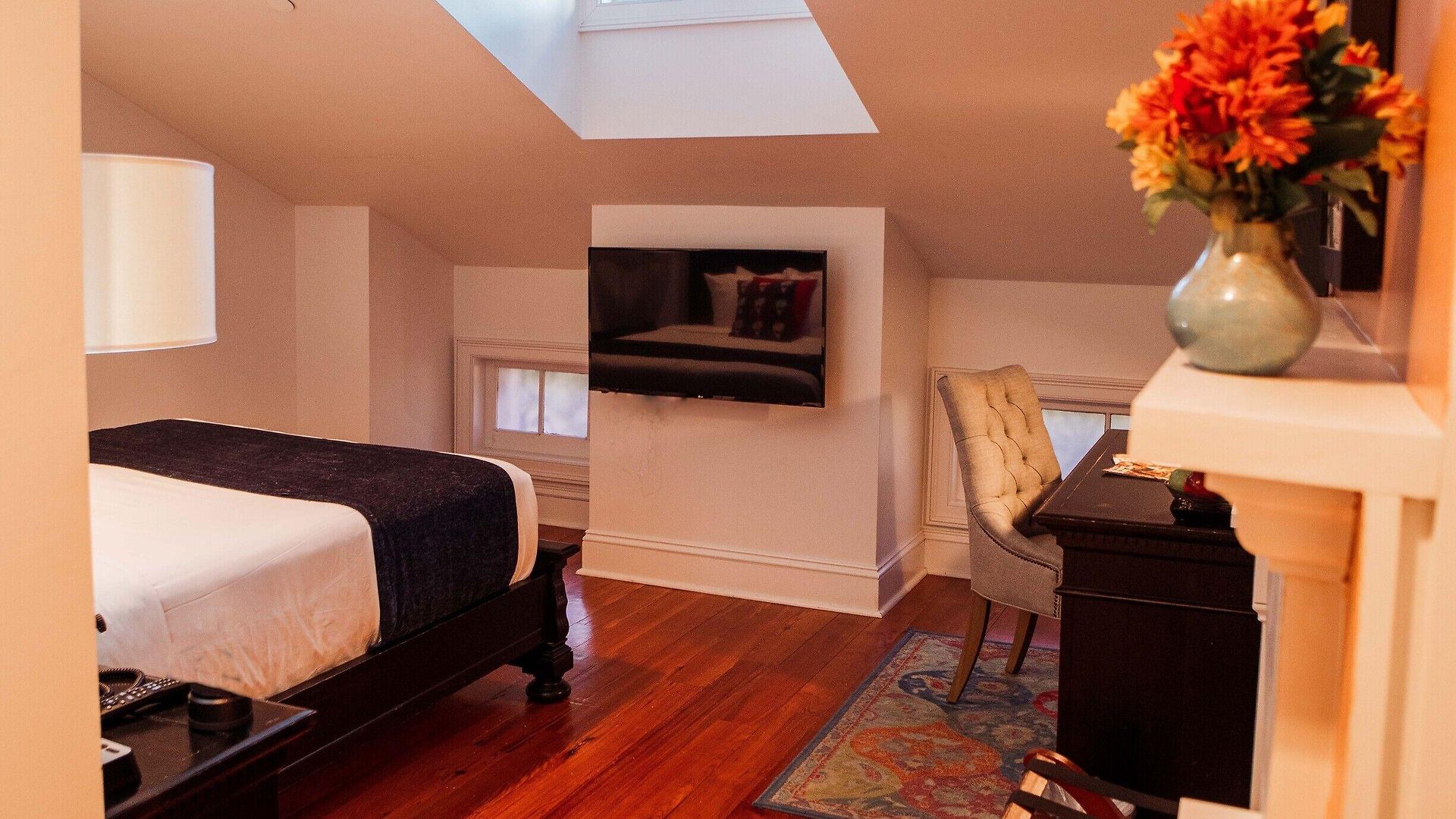 Royal Frenchmen And Bar Hotel 4*