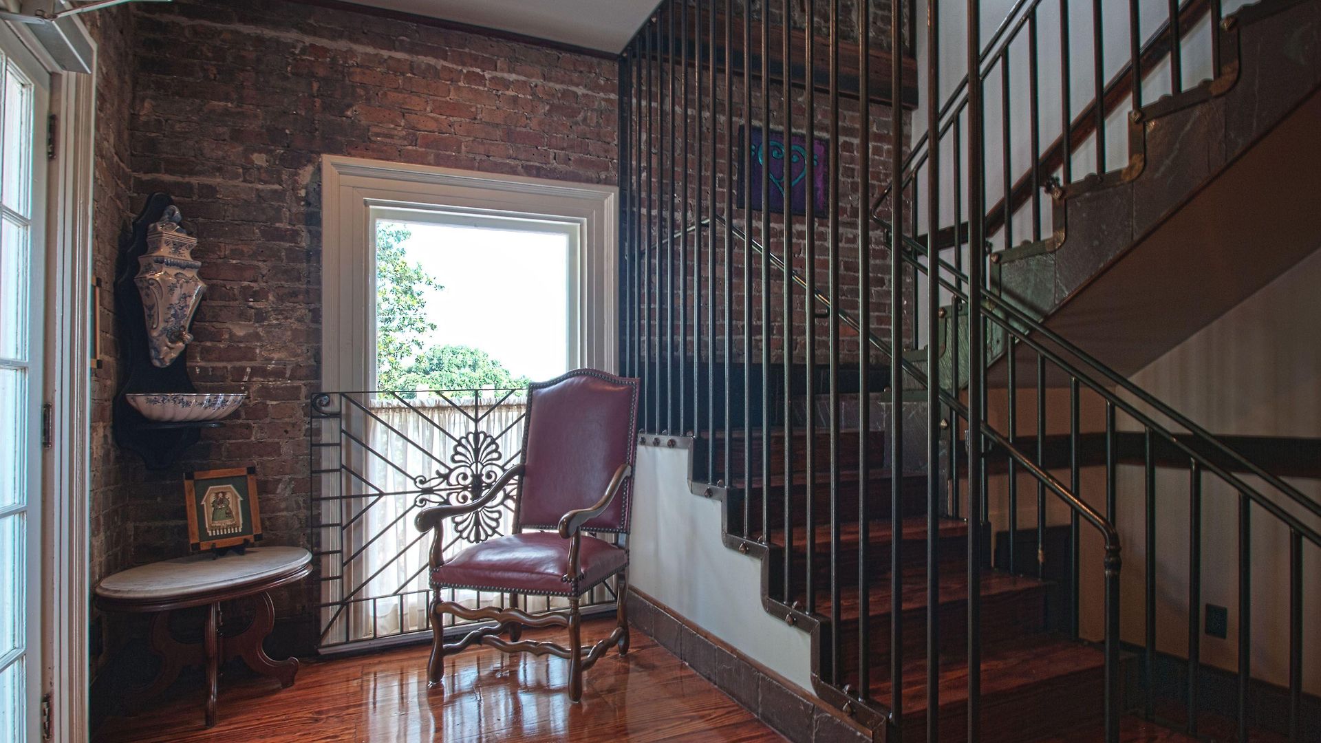 At The Old Jail 3*