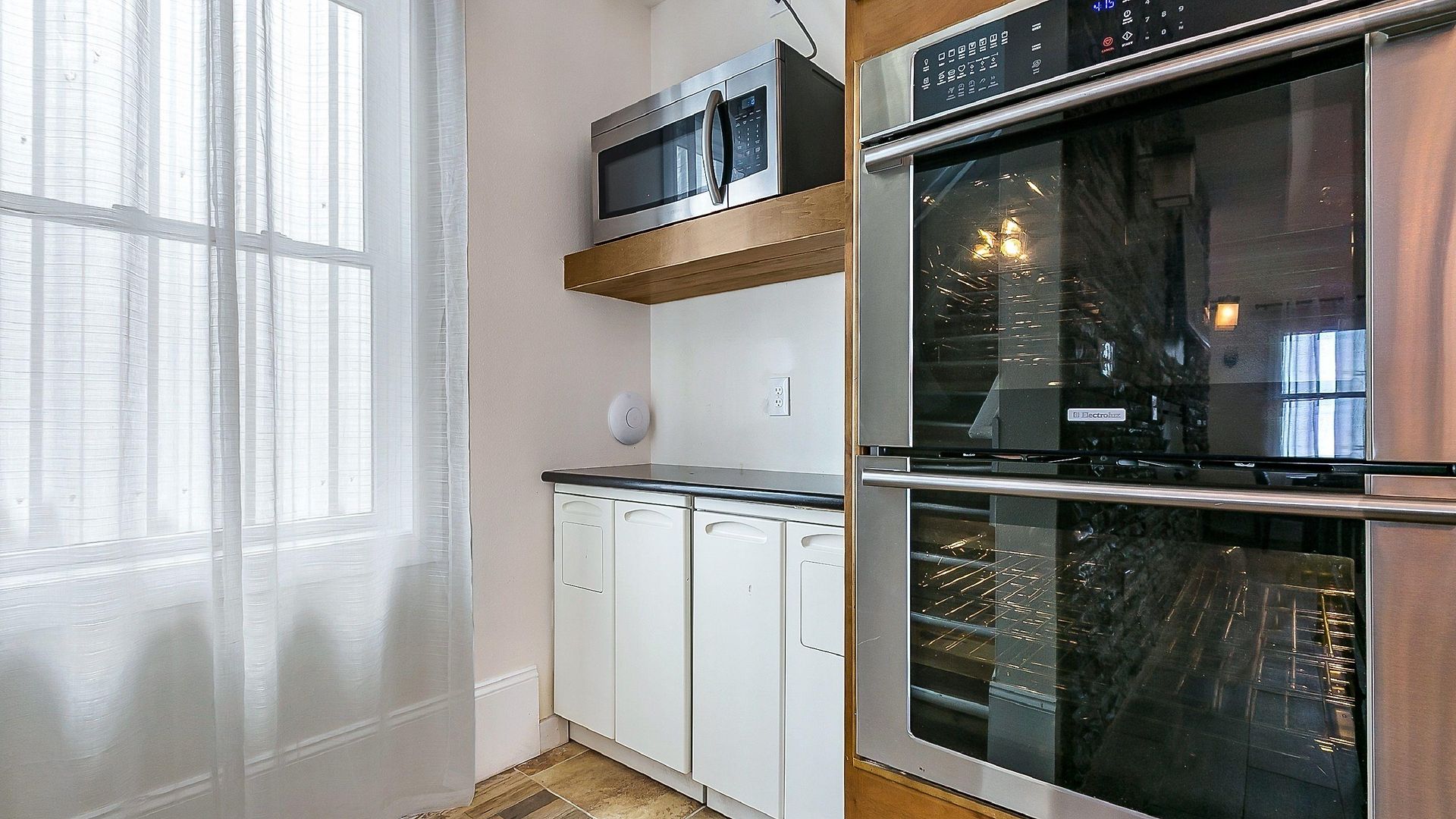 Urban With Spacious & Amenities Apartment *