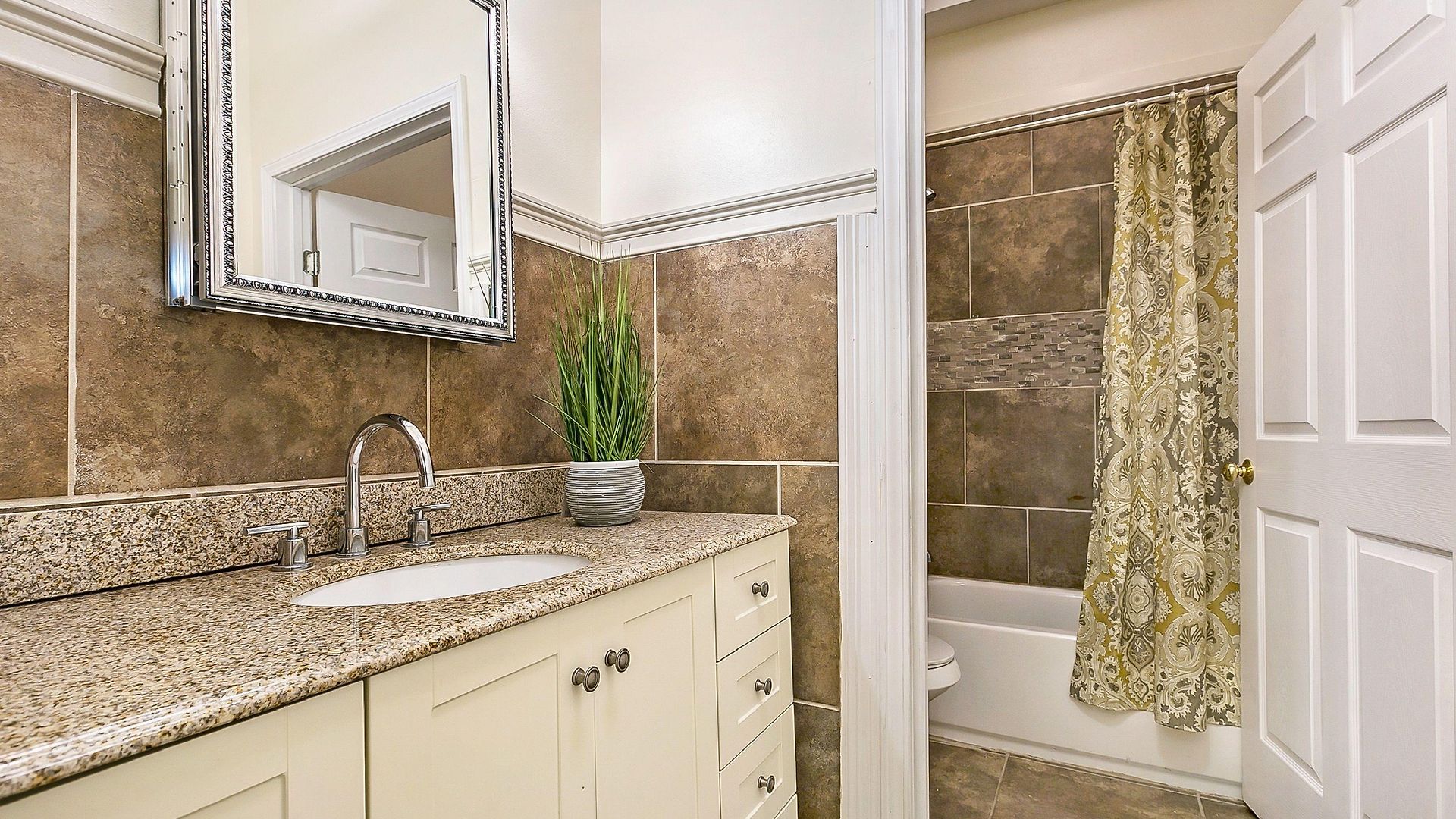 Urban With Spacious & Amenities * New Orleans