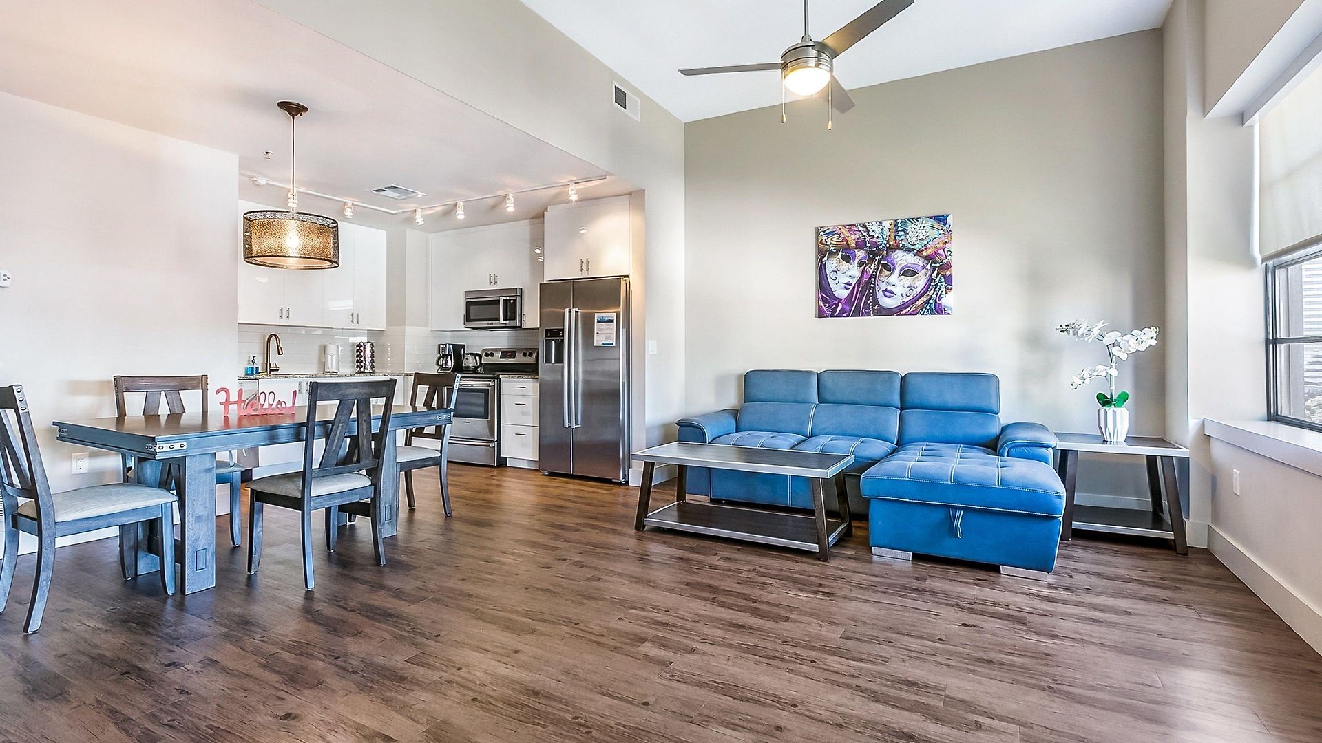 California Building By Hosteeva Apartment